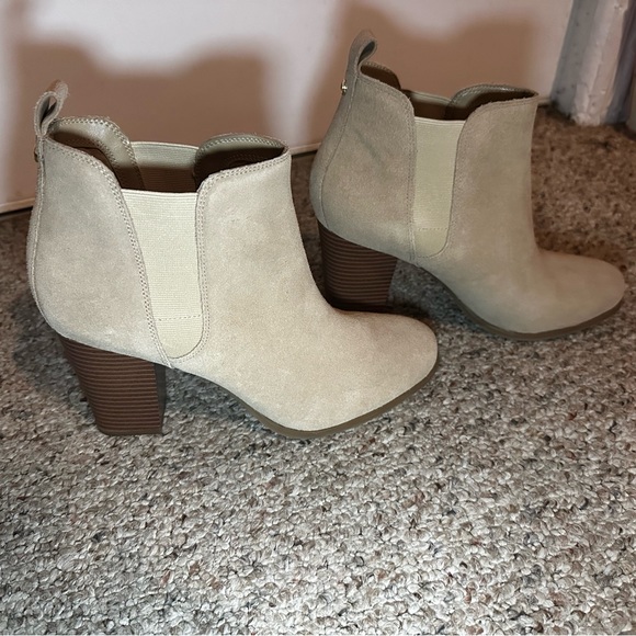 NWTs Michael Kors ankle heeled booties - Picture 3 of 4